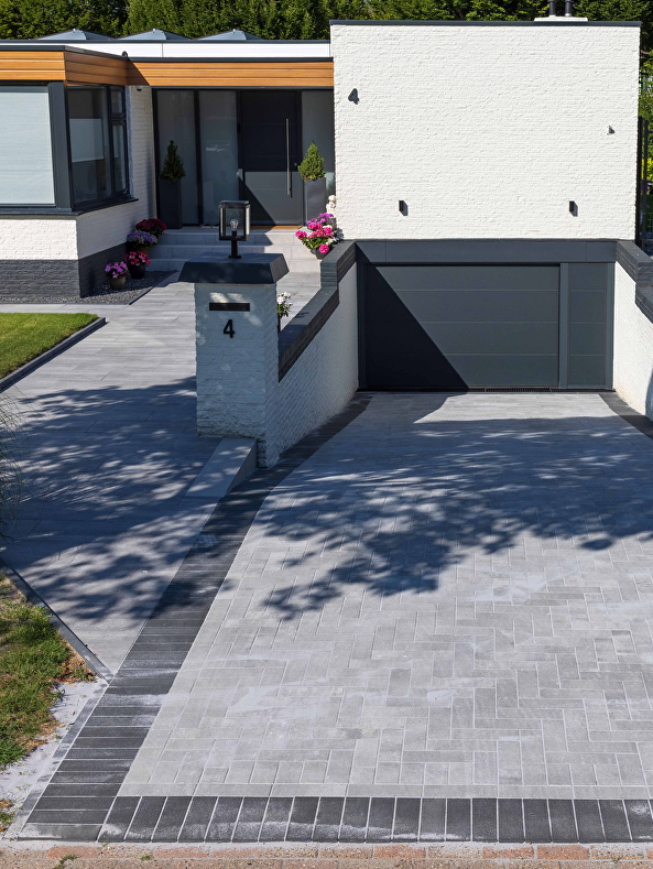 Een tijdloze moderne oprit