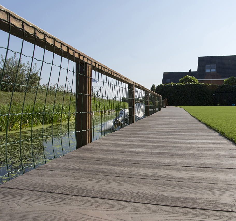 Duurzame composiet vlonder of een <span>natuurlijke houten pergola</span>