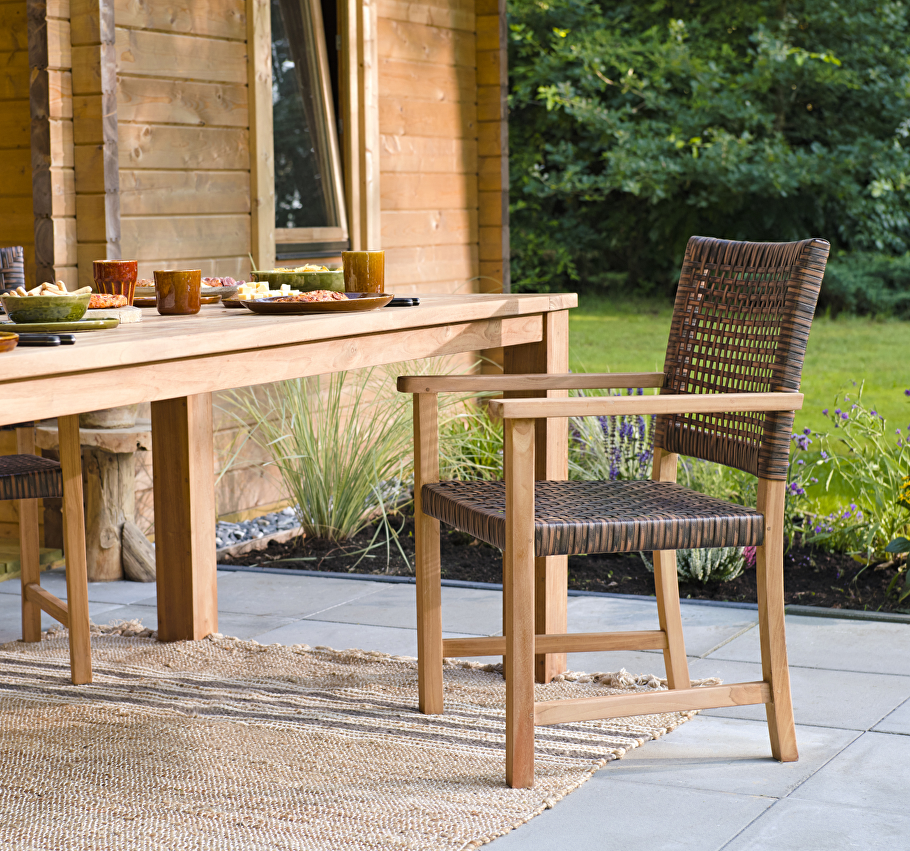 Tuinmeubelen en speeltoestellen